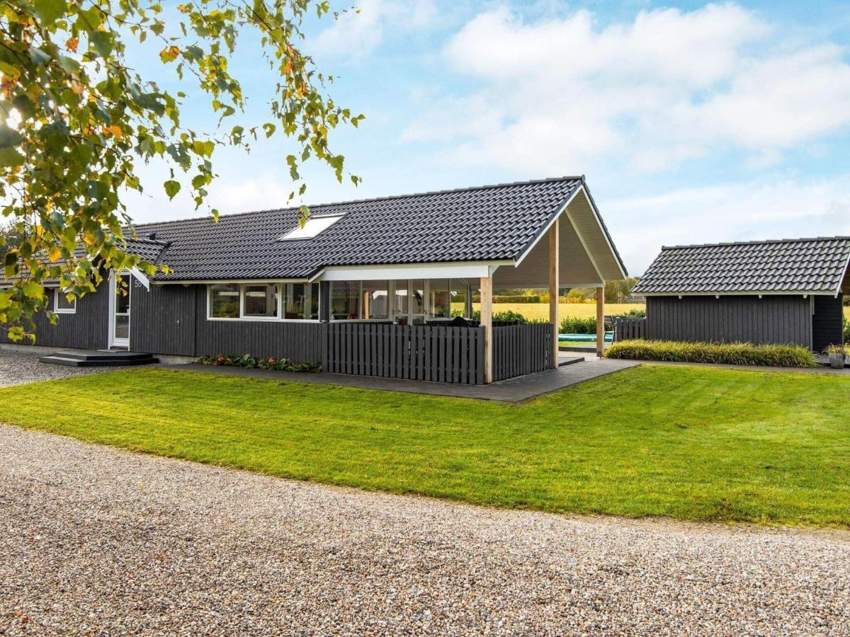8 Person Holiday Home In Hovborg Bagian luar foto