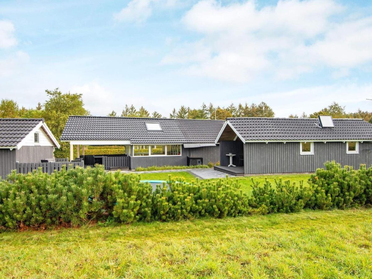8 Person Holiday Home In Hovborg Bagian luar foto